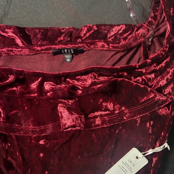 IRIS Burgundy Crushed Velvet Off-Shoulder Bodysuit – M – NWT - Picture 3 of 7